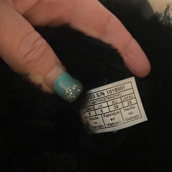 Ugg Short Boots - Picture 3 of 7